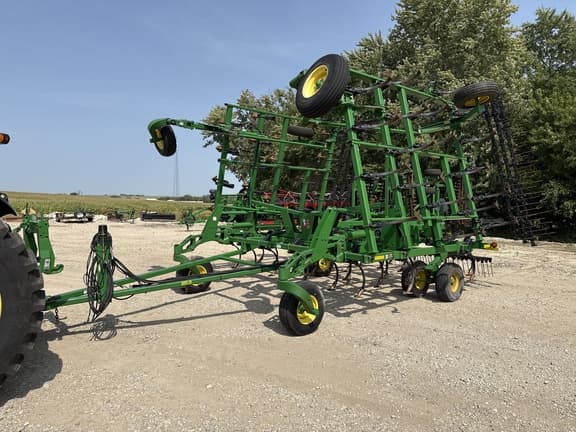 Image of John Deere 2210 equipment image 2