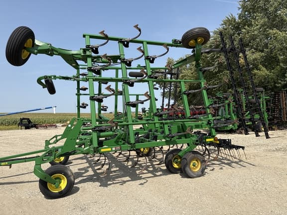 Image of John Deere 2210 equipment image 4