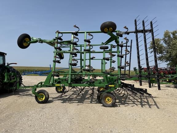 Image of John Deere 2210 equipment image 4