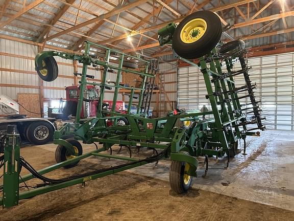 Image of John Deere 2210 equipment image 2