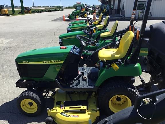 Image of John Deere 2210 equipment image 3
