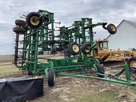 Image of John Deere 2210 equipment image 2