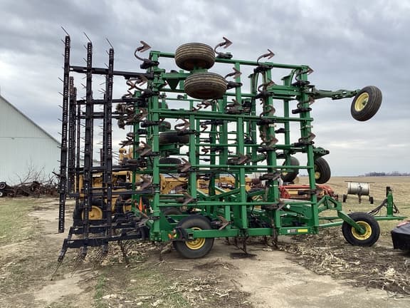 Image of John Deere 2210 equipment image 2