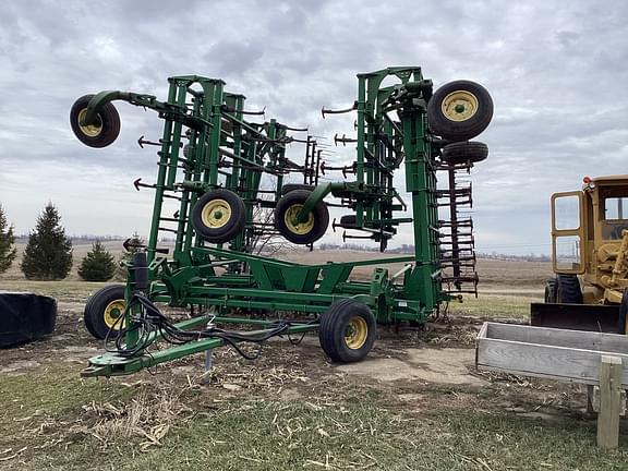 Image of John Deere 2210 equipment image 1