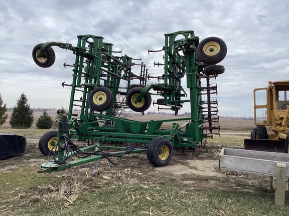 Image of John Deere 2210 equipment image 4