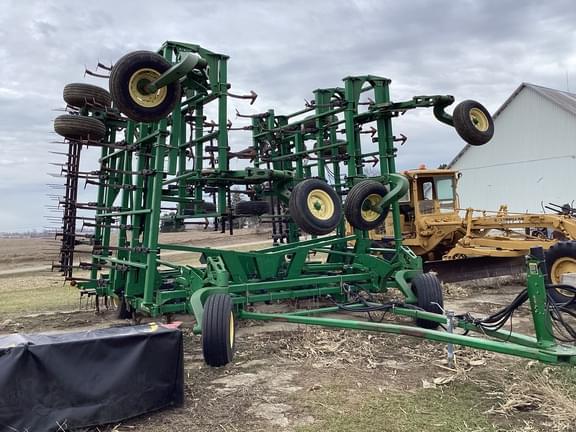 Image of John Deere 2210 equipment image 4