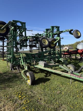 Image of John Deere 2210 equipment image 1