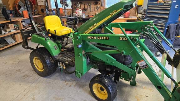 Image of John Deere 2210 equipment image 1