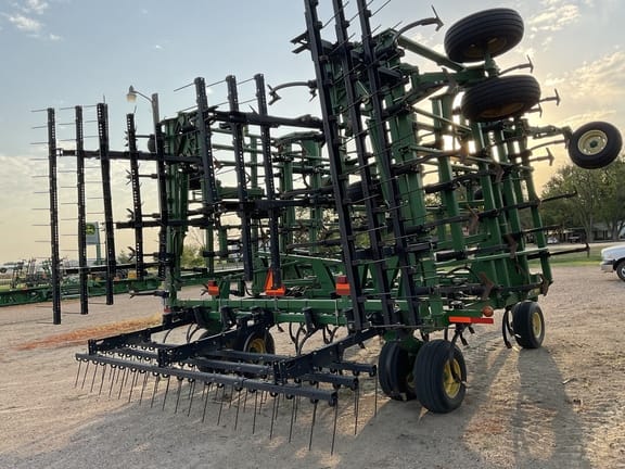 Main image John Deere 2210