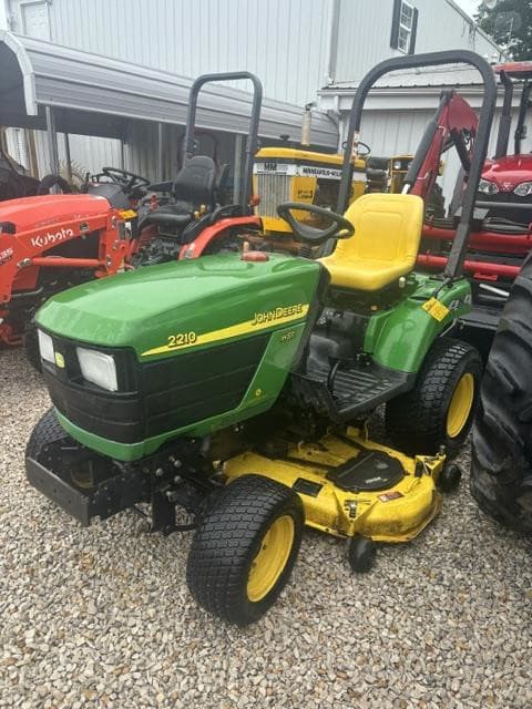 Image of John Deere 2210 equipment image 2