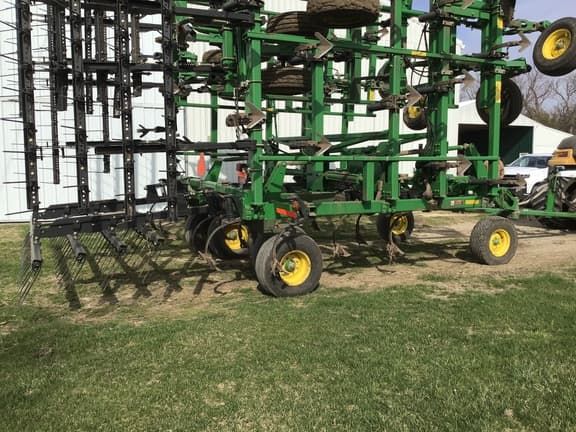 Image of John Deere 2210 equipment image 1