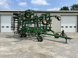 2004 John Deere 2210 Image