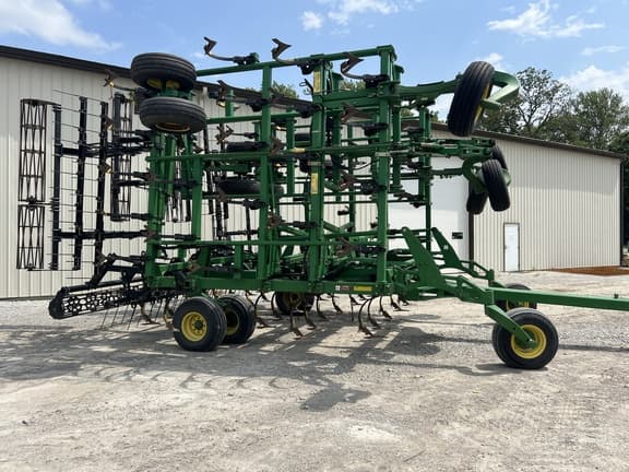 Image of John Deere 2210 equipment image 1