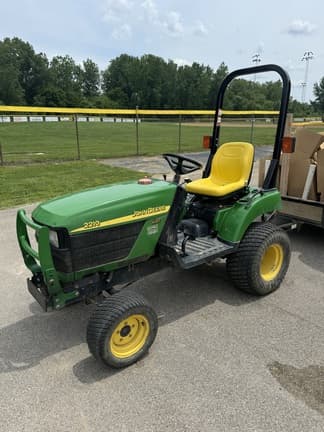 Image of John Deere 2210 equipment image 2