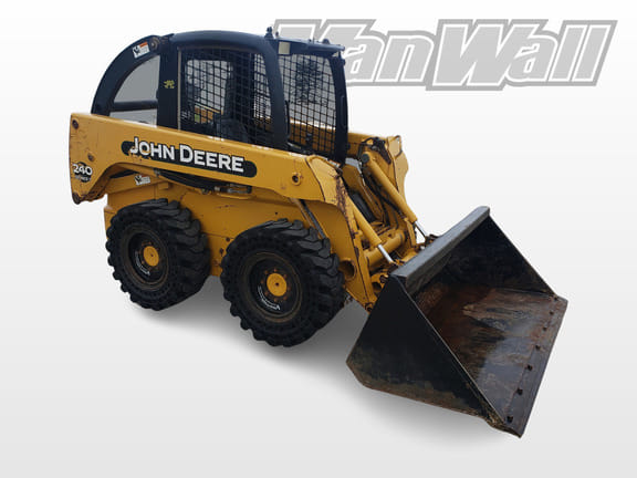 2004 John Deere 240 Series II Equipment Image0