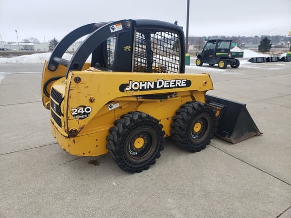 Image of John Deere 240 Series II equipment image 2