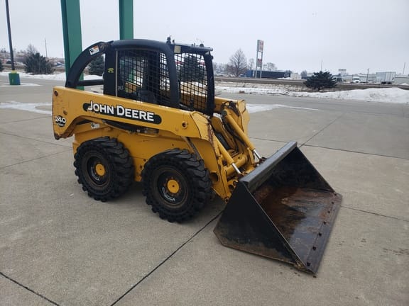 2004 John Deere 240 Series II Equipment Image0