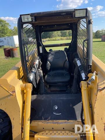 Image of John Deere 240 equipment image 4