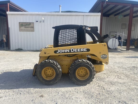 2004 John Deere 250 Series II Equipment Image0