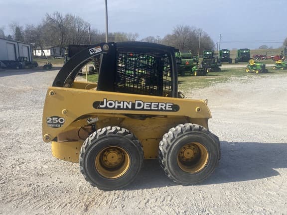 Image of John Deere 250 Series II equipment image 2