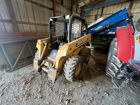 Image of John Deere 250 Series II equipment image 1