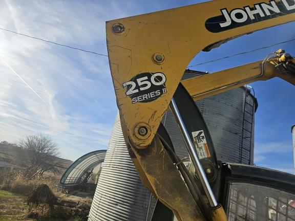 Image of John Deere 250 Series II equipment image 2
