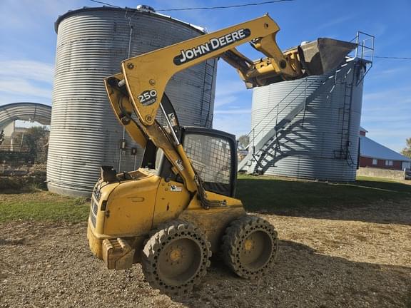 Image of John Deere 250 Series II equipment image 1