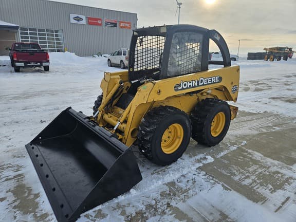 Image of John Deere 250 Series II equipment image 1