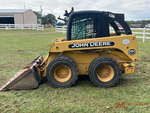 Image of John Deere 250 Series II equipment image 3