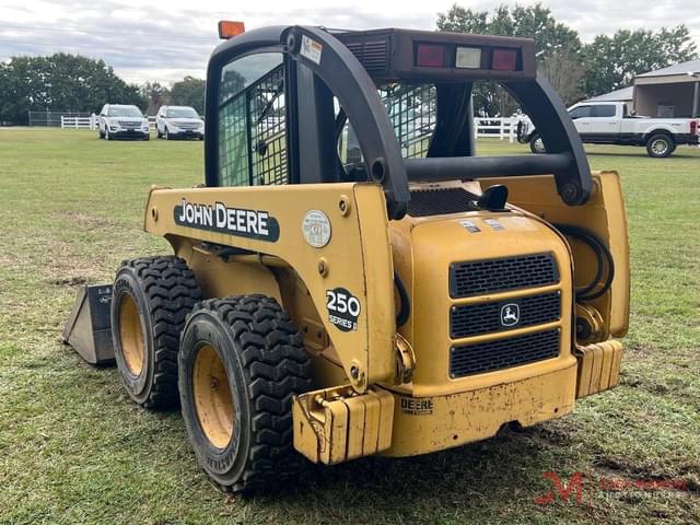 Image of John Deere 250 Series II equipment image 2