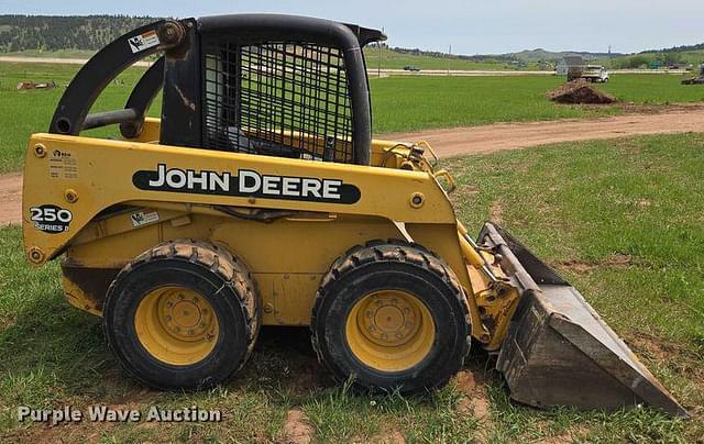 Image of John Deere 250 equipment image 3