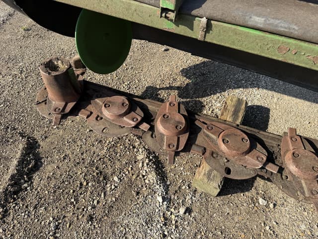 Image of John Deere 275 equipment image 3