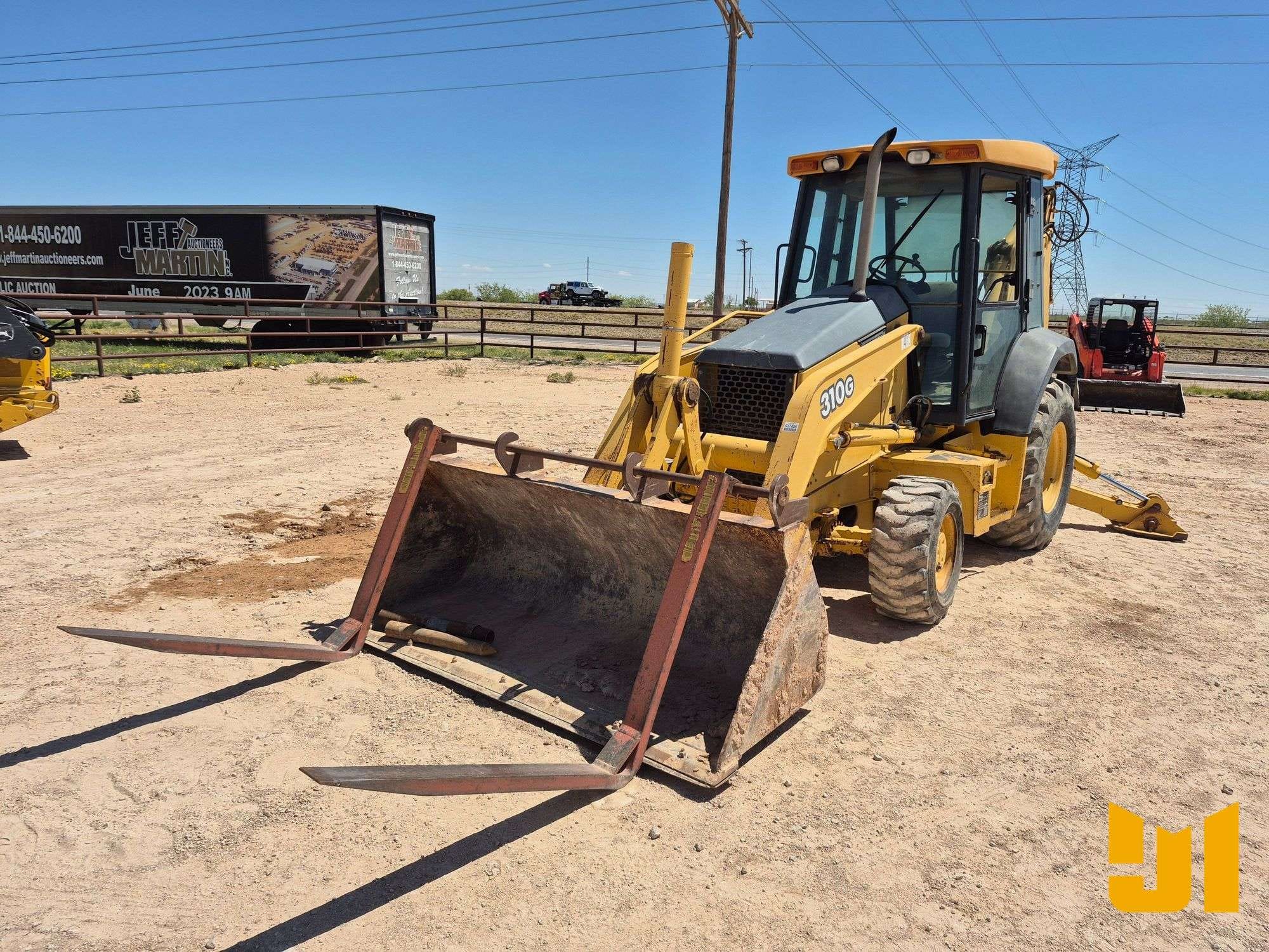 2004 John Deere 310G Equipment Image0