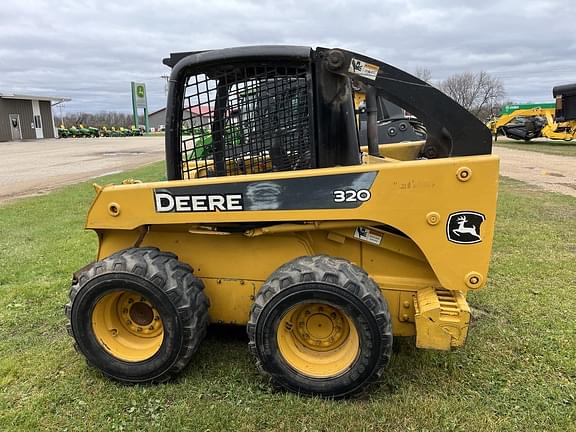 Image of John Deere 320 equipment image 3