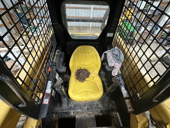 Image of John Deere 320 equipment image 2