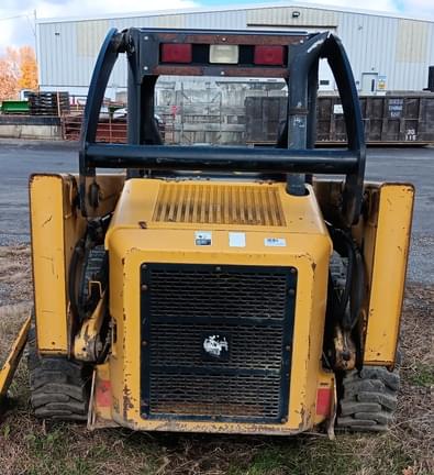 Image of John Deere 320 equipment image 3