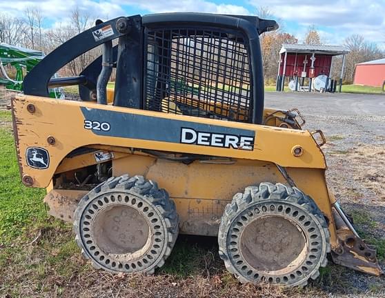 Image of John Deere 320 equipment image 2