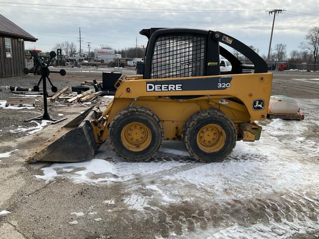 Image of John Deere 320 equipment image 1