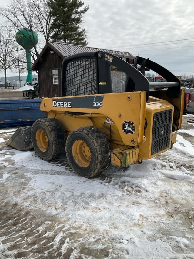 Image of John Deere 320 equipment image 2