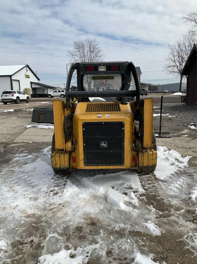 Image of John Deere 320 equipment image 3