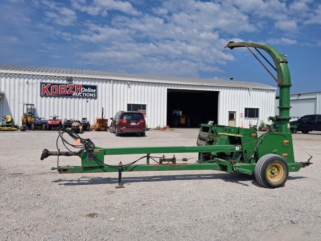 Image of John Deere 3975 equipment image 2