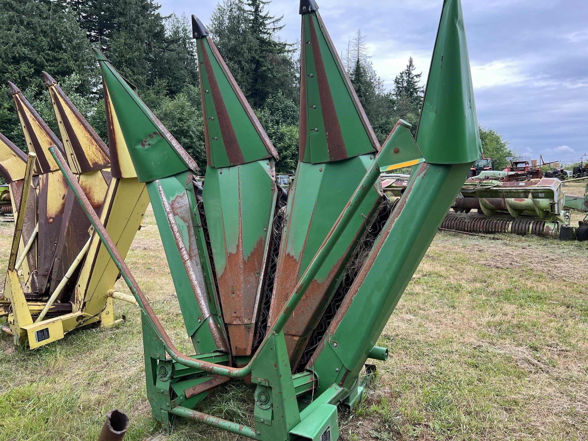 2004 John Deere 3RN Equipment Image0