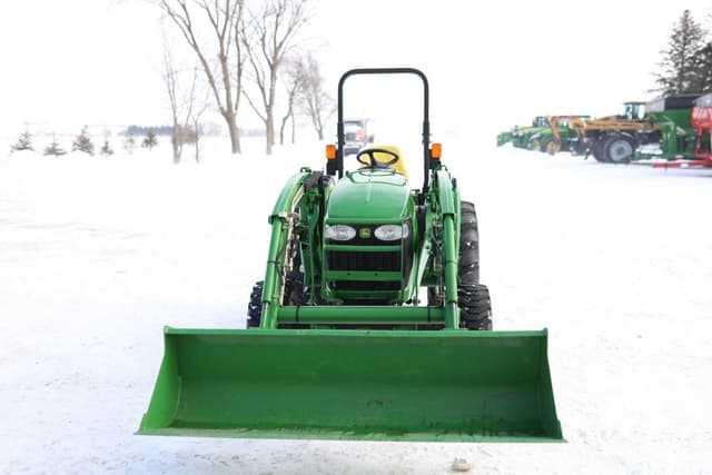 Image of John Deere 4320 equipment image 2