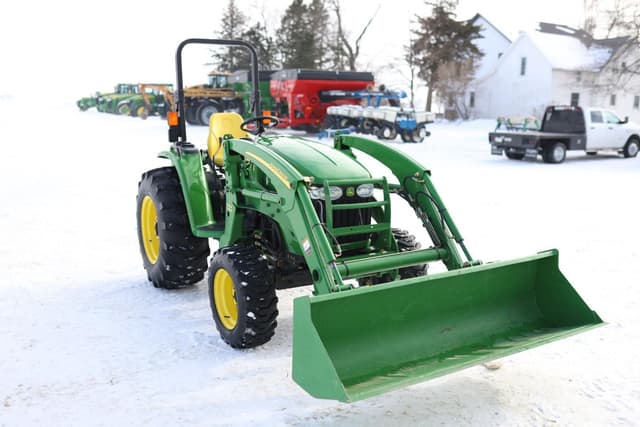 Image of John Deere 4320 equipment image 3