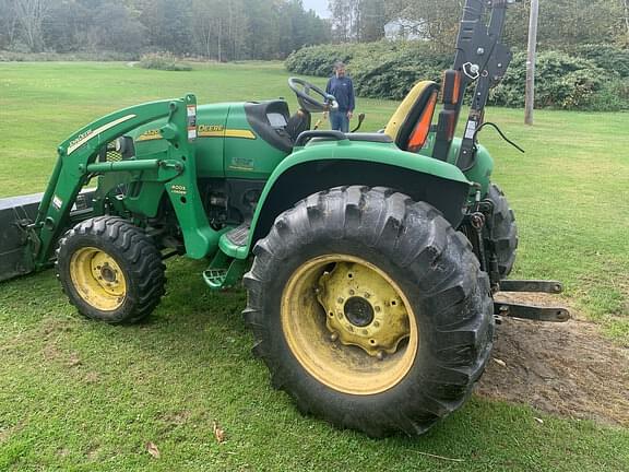 Image of John Deere 4520 equipment image 1