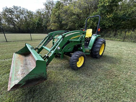 Image of John Deere 4520 equipment image 2