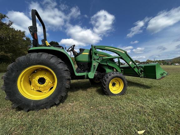 Image of John Deere 4520 equipment image 1