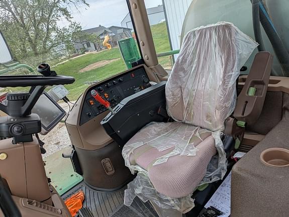 Image of John Deere 4710 equipment image 3