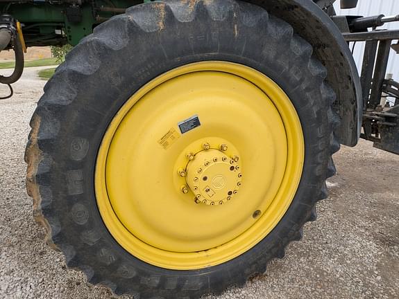Image of John Deere 4710 equipment image 2