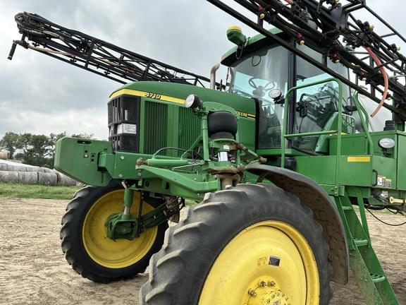 Image of John Deere 4710 equipment image 1